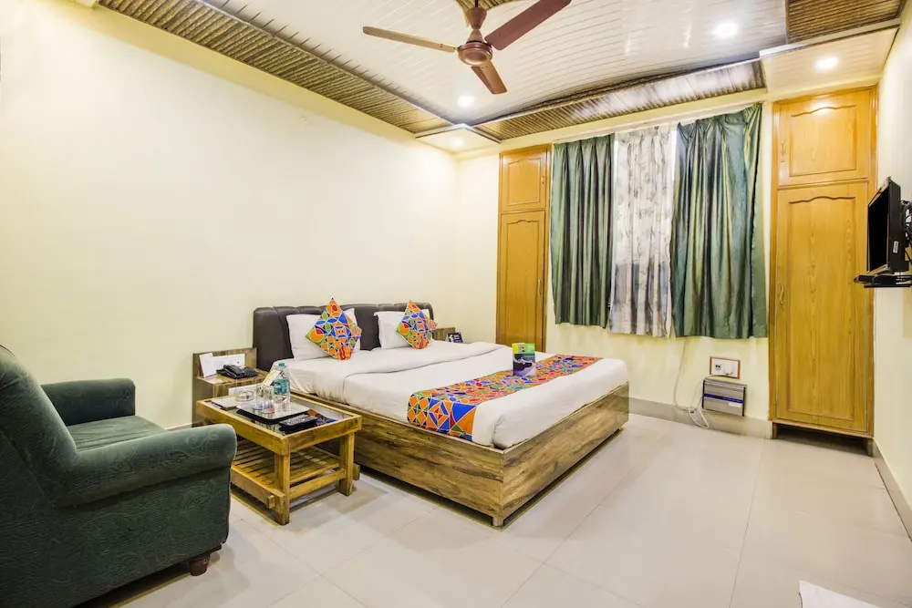 OYO 11682 Hotel Rp International