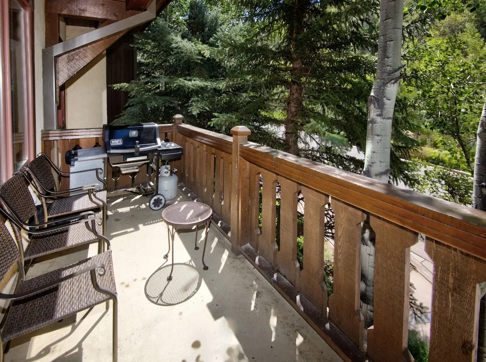Aspenwood #207 2 Bedroom Condo by RedAwning