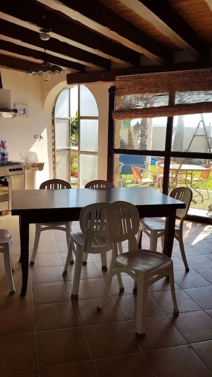 Villa rosa fronte mare