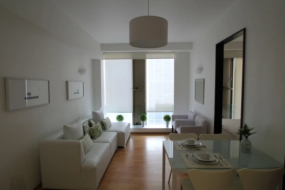 Apartment Downtown 325