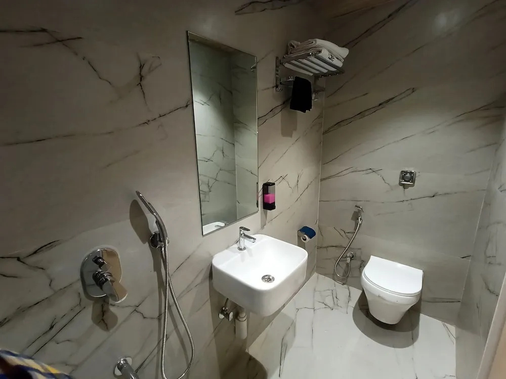 Hotel Golden Suites - Near Nesco