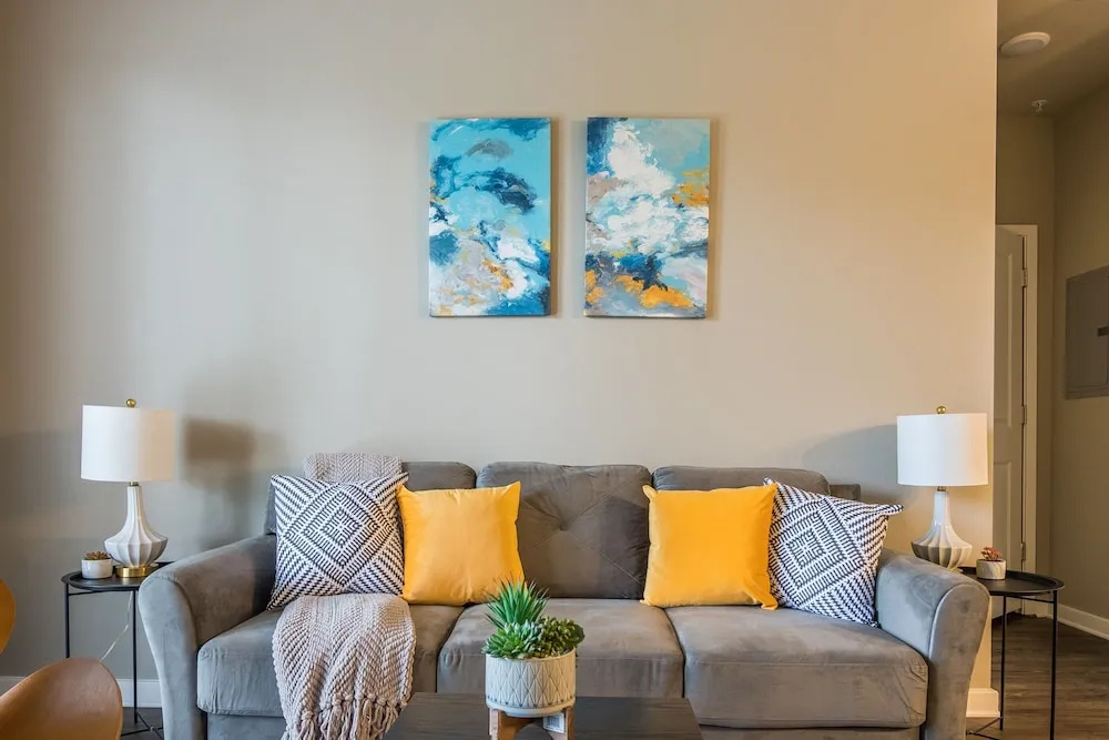 Baymeadows 2 BR Apt by Frontdesk