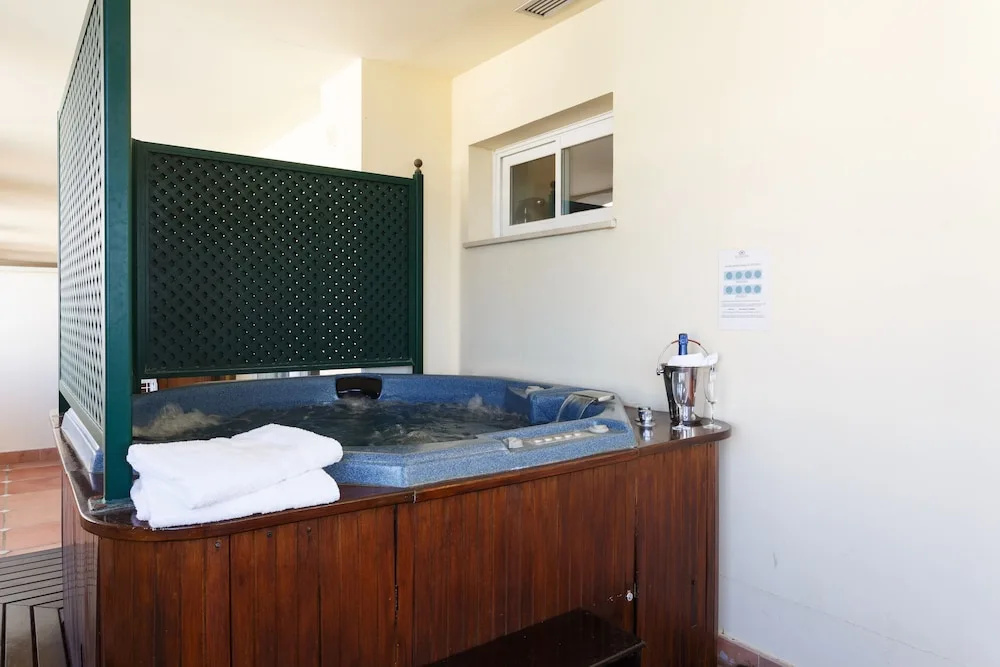 Apartamentos Guadalpin Boutique