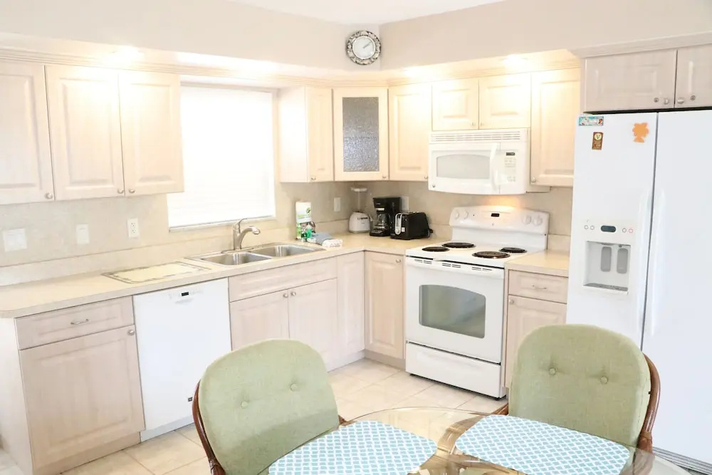 Jamaica Royale 005 - 2 Br Condo