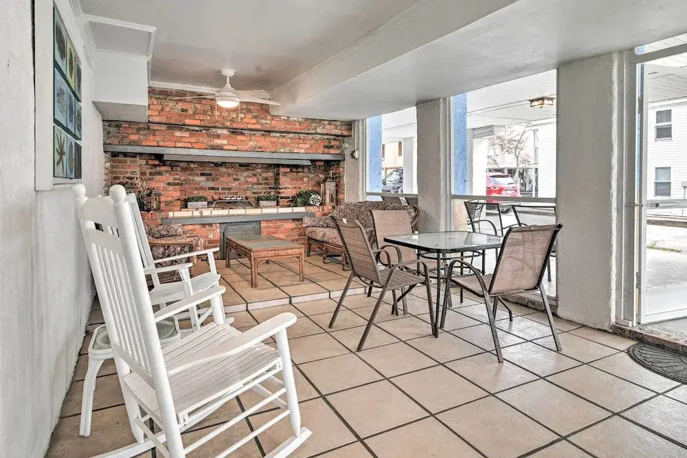 Ground Floor Unit: 10 Miles to Myrtle Beach