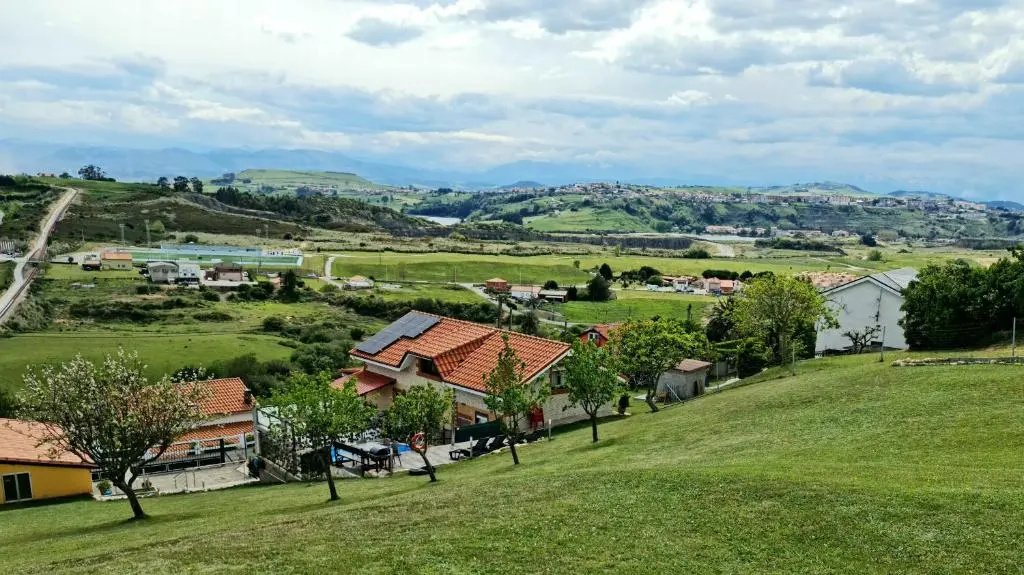 Casa con piscina y fantasticas vistas