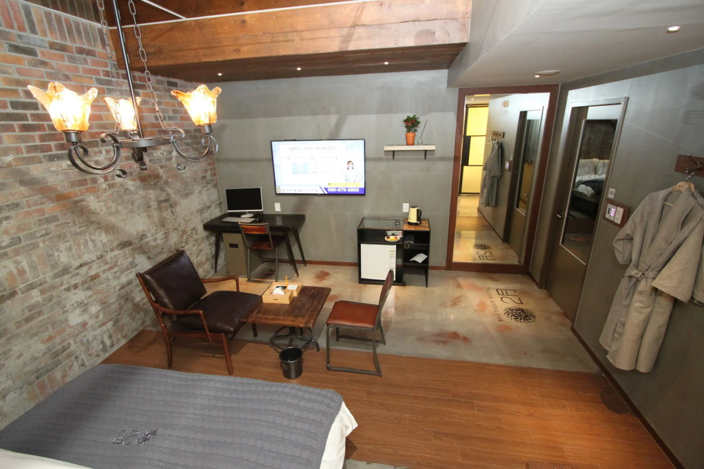 February Hotel SeongSeo
