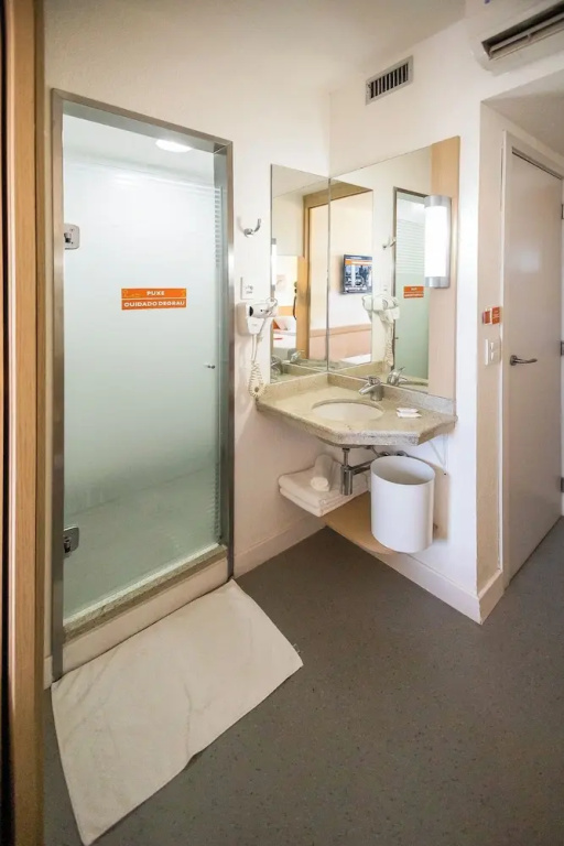 Ibis Budget Maringa