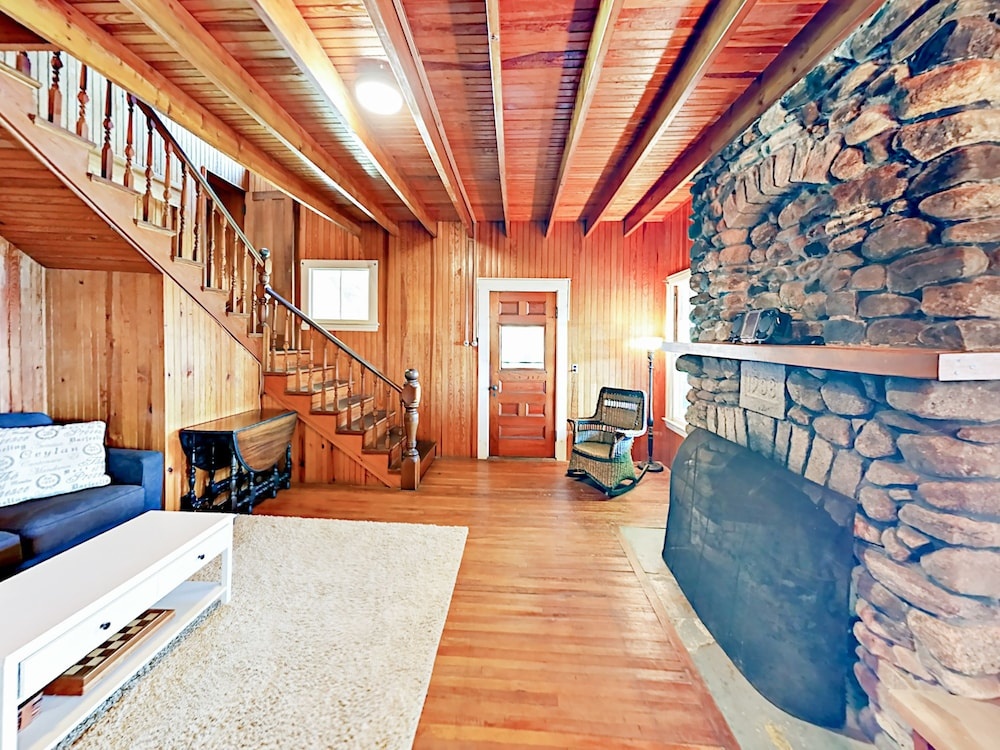 Green Gables Cottage 4 Bedrooms 2 Bathrooms Cottage