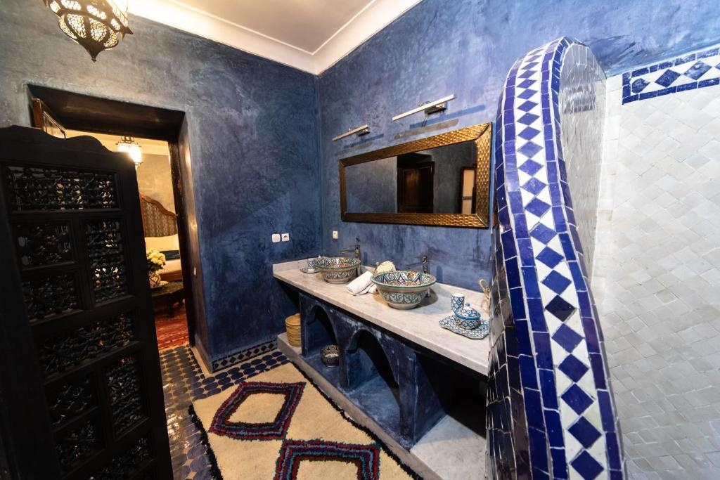 Riad Mur Akush