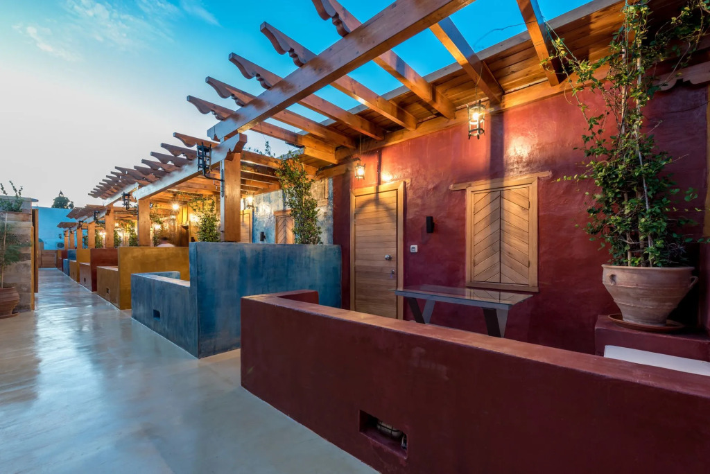 10GR Boutique Hotel & Wine Bar