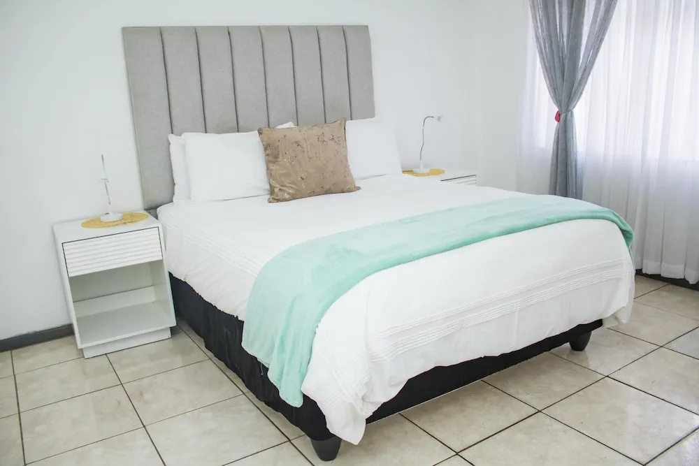 Centrally Located 1 Bedroom Apartment - 2361