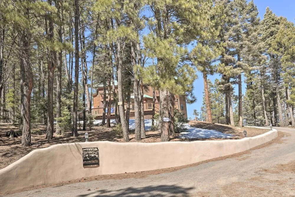 Spacious Angel Fire Cabin < 4 Miles to Resort!