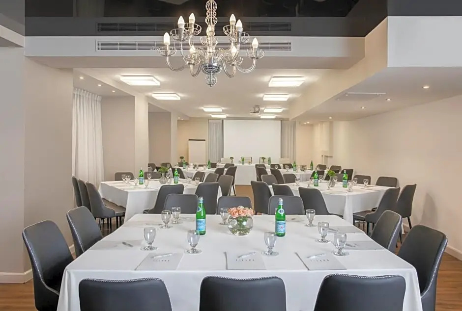 Island Suites Hotel
