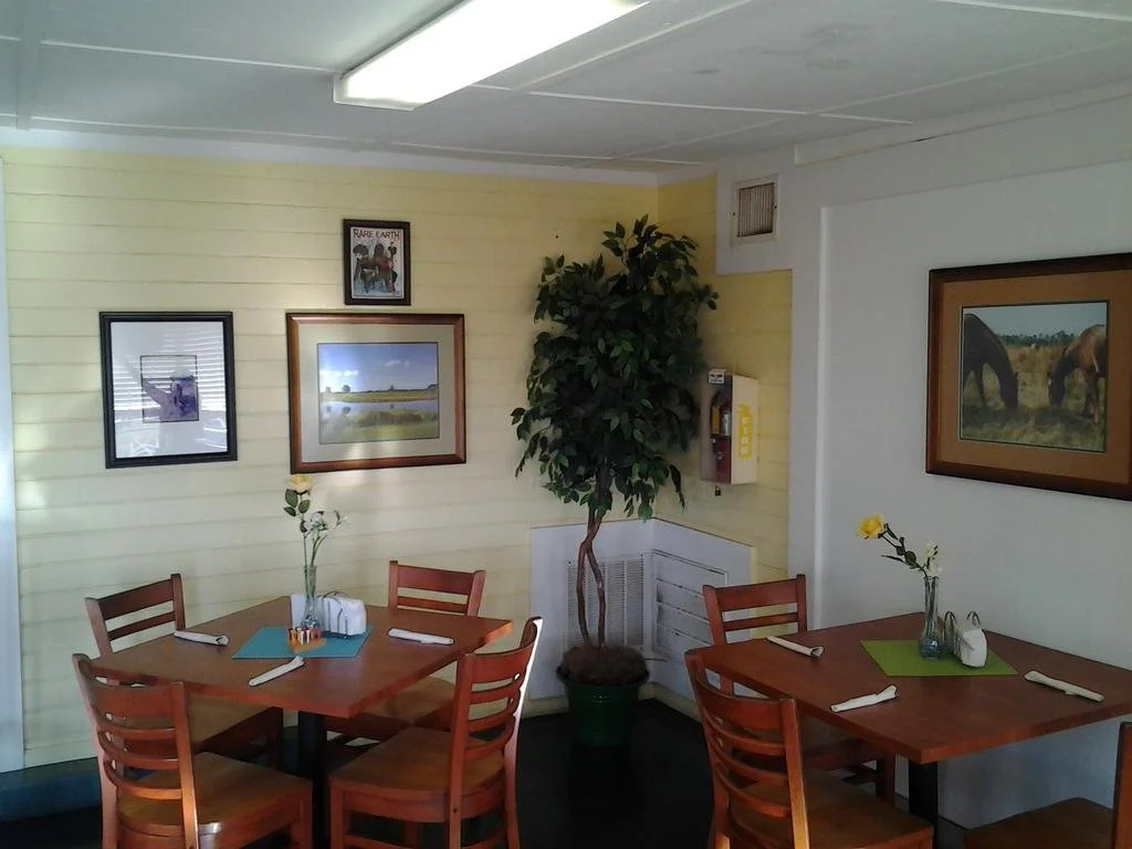 Lakeside Inn and Cafe