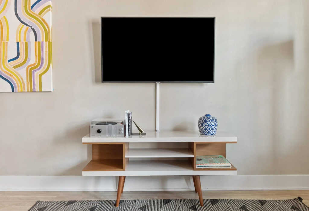 Denver | Modern 1BD/1BA Riverfront Apartment