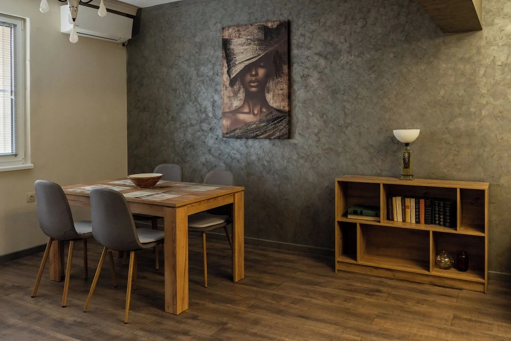 Apartment 8
