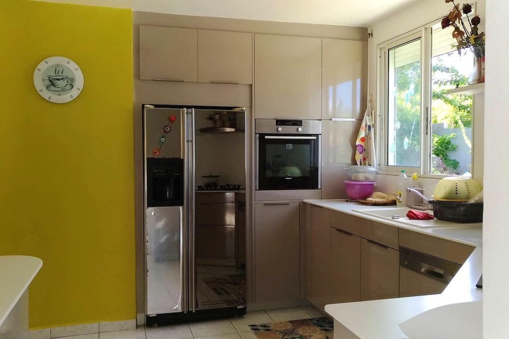 House with 2 Bedrooms in Sainte-Rose, with Enclosed Garden And Wifi - 300 M From the Beach