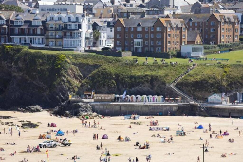 Central, stylish 3 bed apartment with sea views
