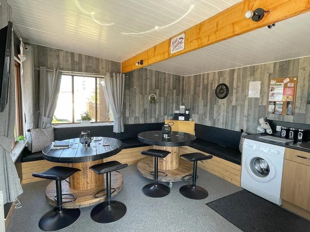 Acdc Glamping, Campervan , Caravan and Tent Resort