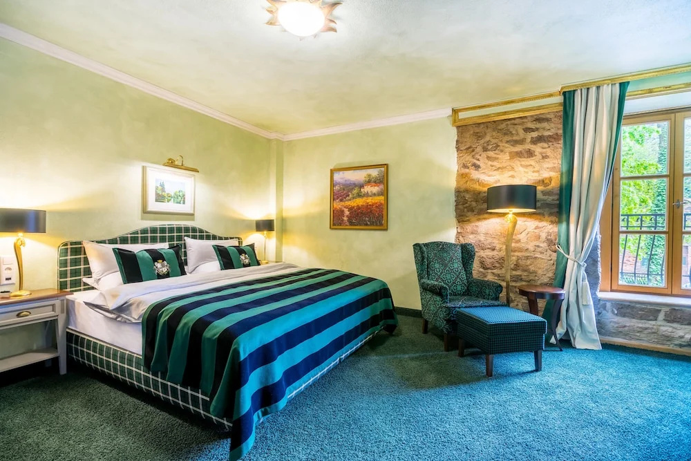 Schlosshotel Weyberhöfe