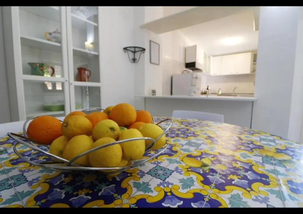 2 bedrooms appartement with enclosed garden and wifi at Palermo 1 km away from the beach