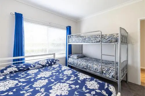 4 'Adriana', 83 Ronald Avenue - Open Plan Living With Backyard