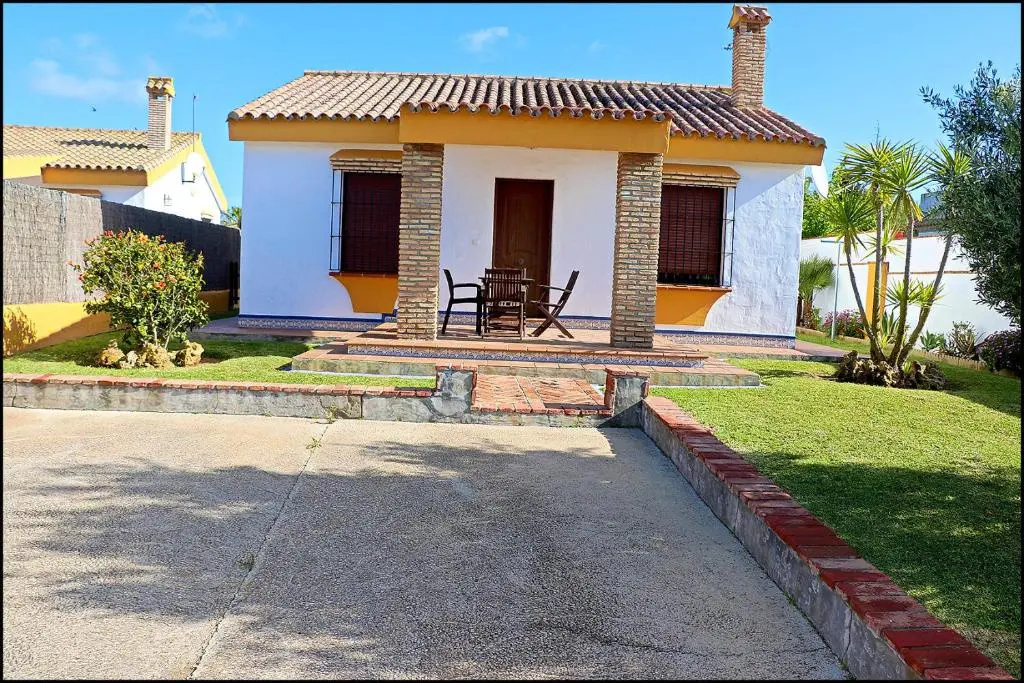 Chalet con piscina en Roche Viejo