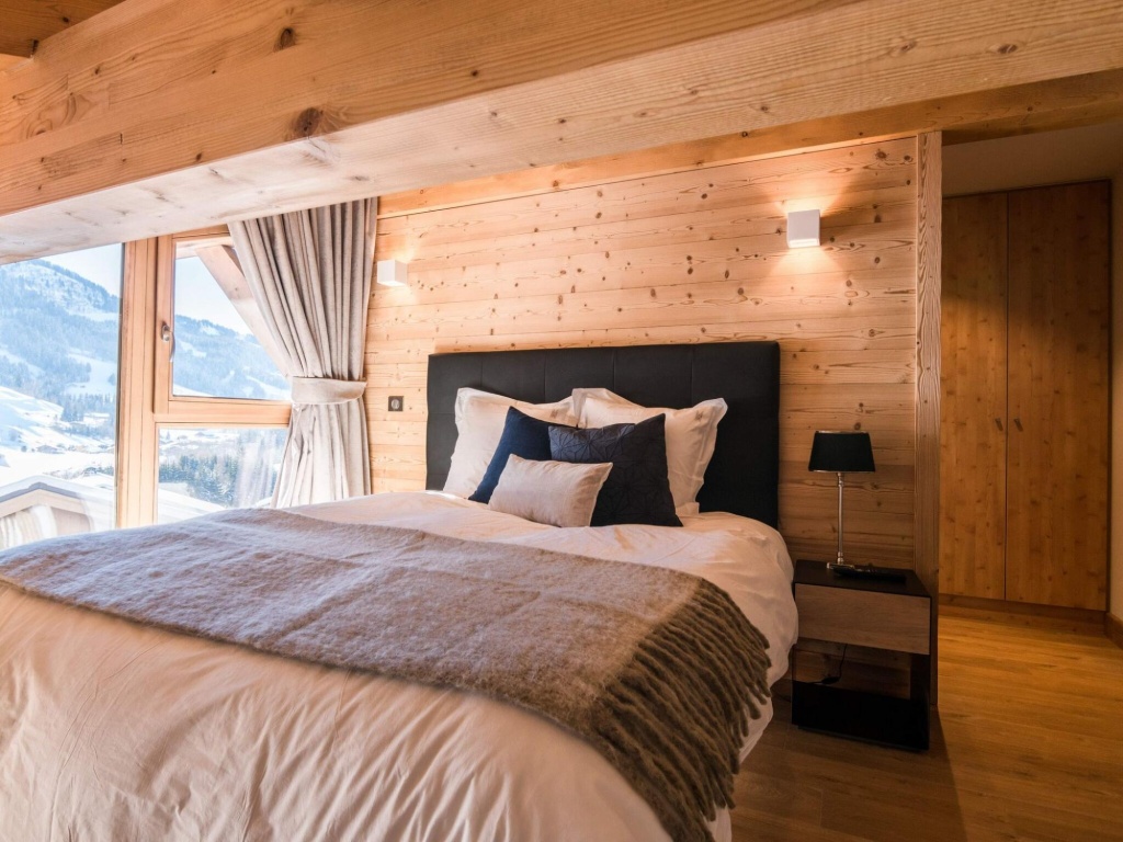 Nice chalet with fireplace in Megève, 1,5 km. from ski slope