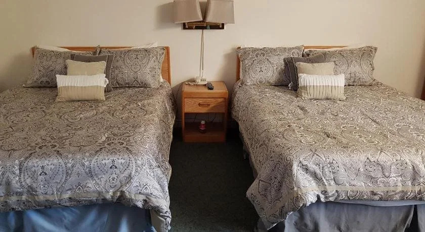 Covered Bridge Inn & Suites