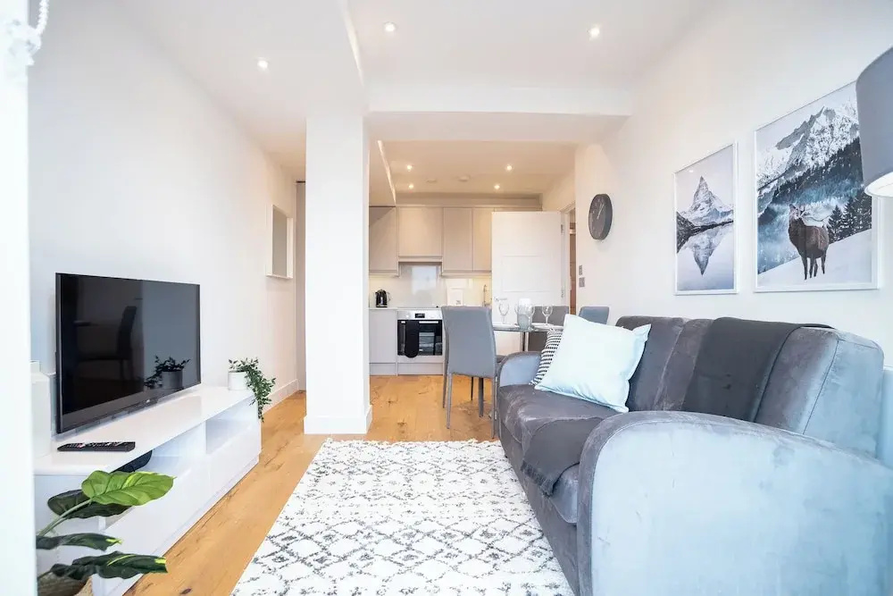Charming One Bedroom Flats on Stoke Rd
