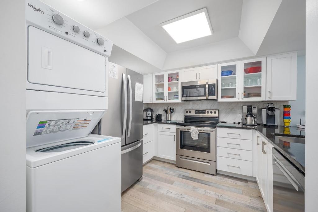 Ocean Village Club G26, 2 Bedrooms, Heated Pool, Sleeps 5, New Remodeled, Lanai