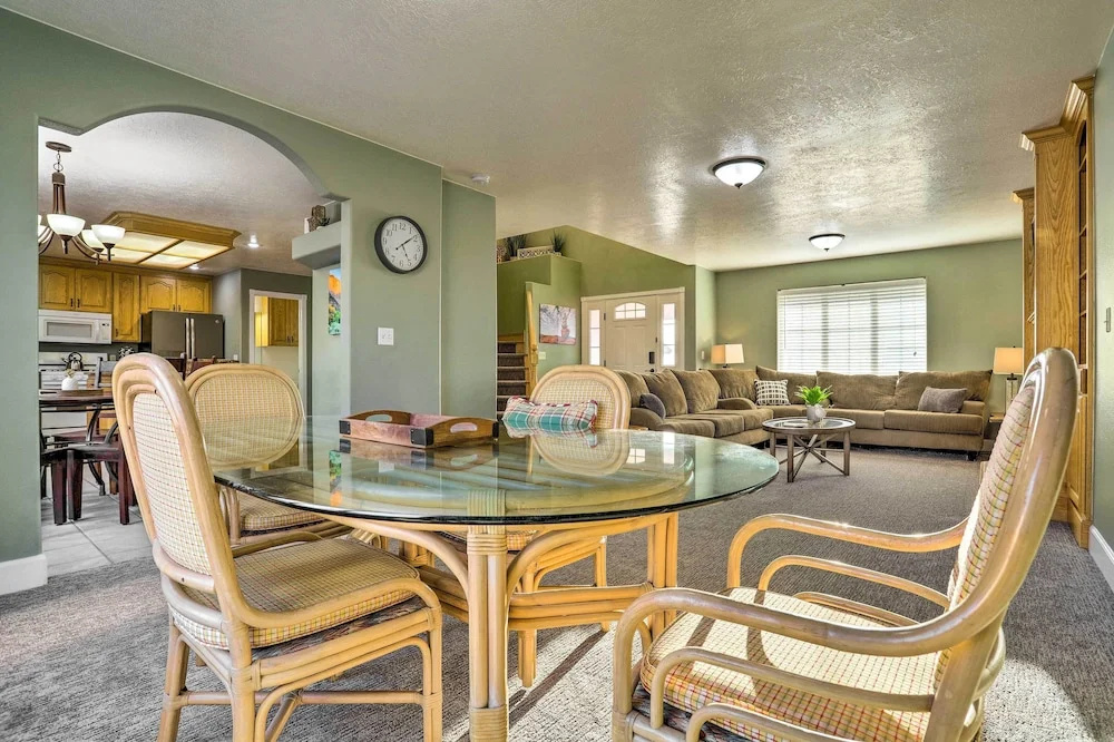 Spacious Family Home, 3 Mi to Dtwn Cedar City