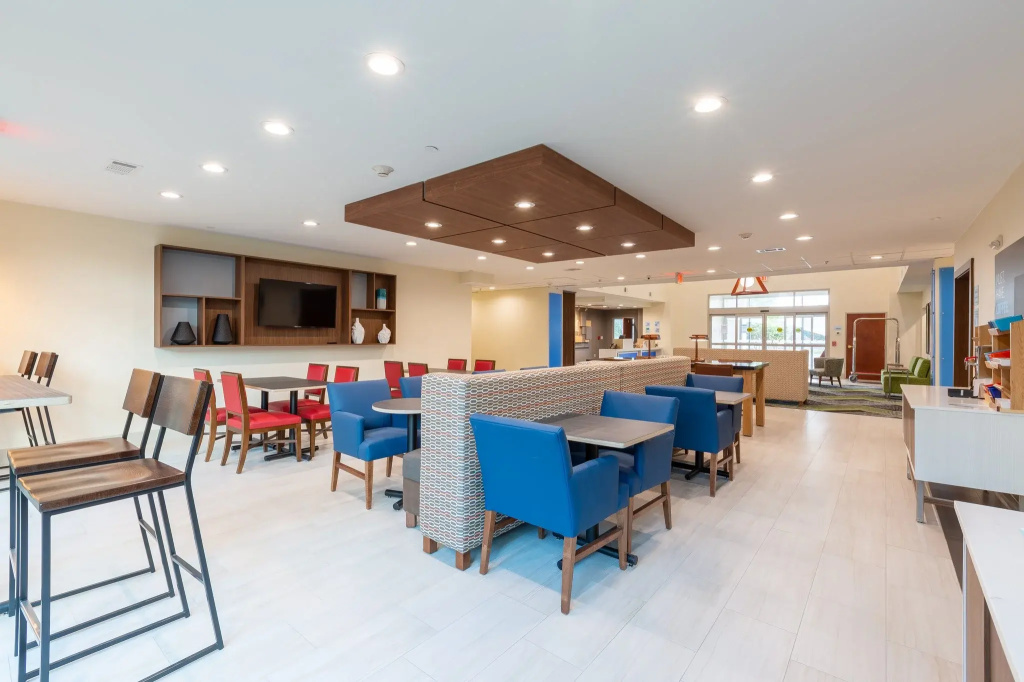 Holiday Inn Express & Suites Arlington North – Stadium Area by IHG
