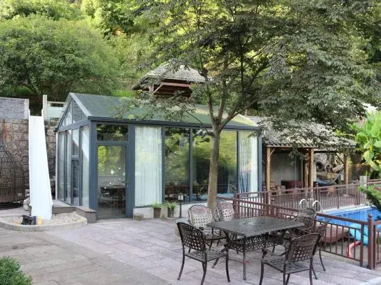 Moganshan Mountain Farmhouse