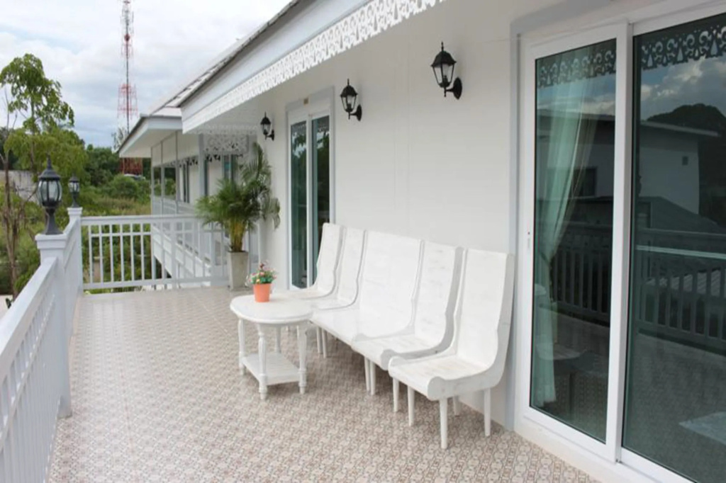 Moeimanee Resort