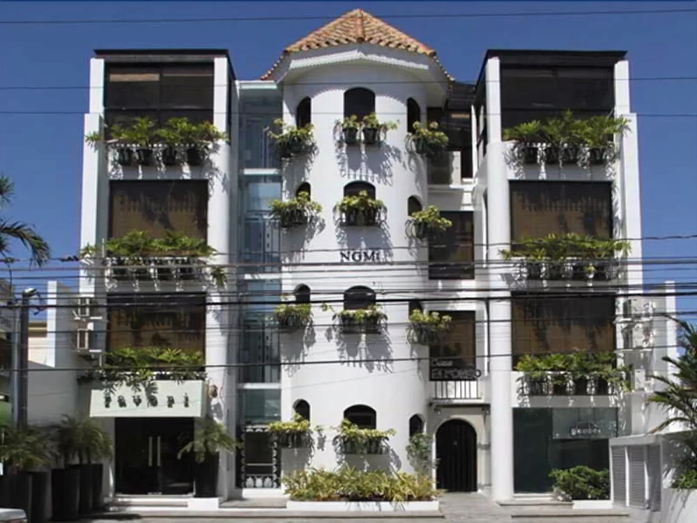 RedDoorz Plus @ Aguirre Avenue BF Homes