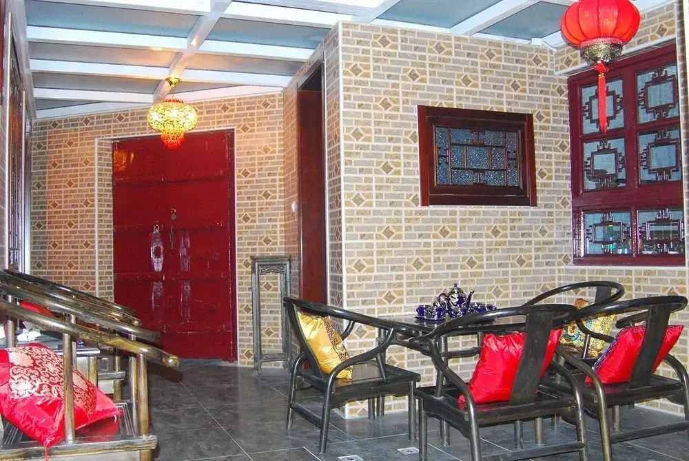 Classic Courtyard