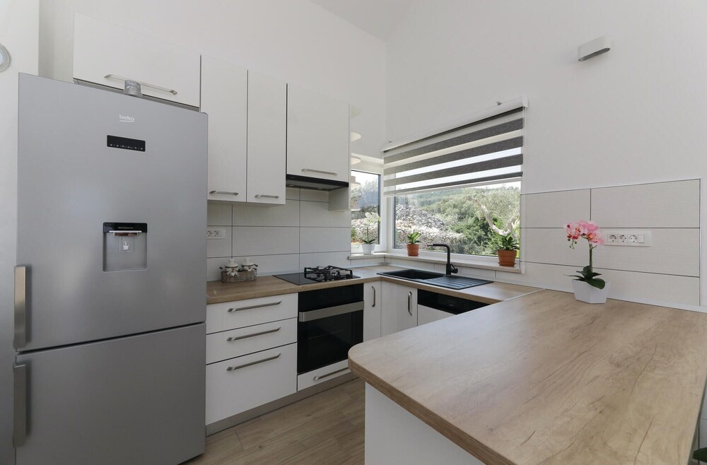 Amazing Home In Supetar