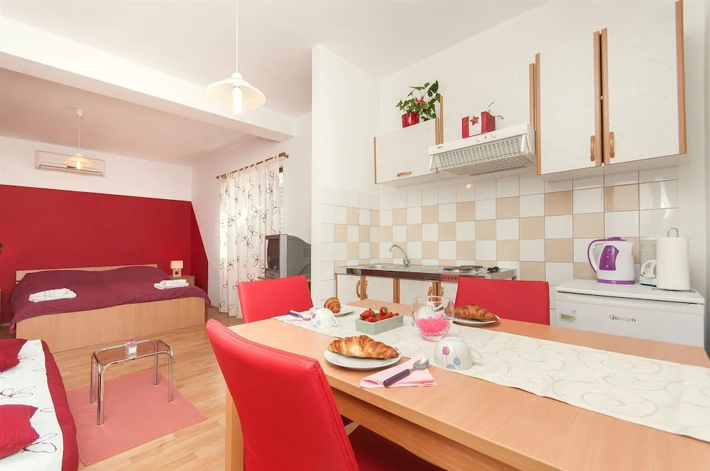 Apartment and Rooms Sanja Vodice