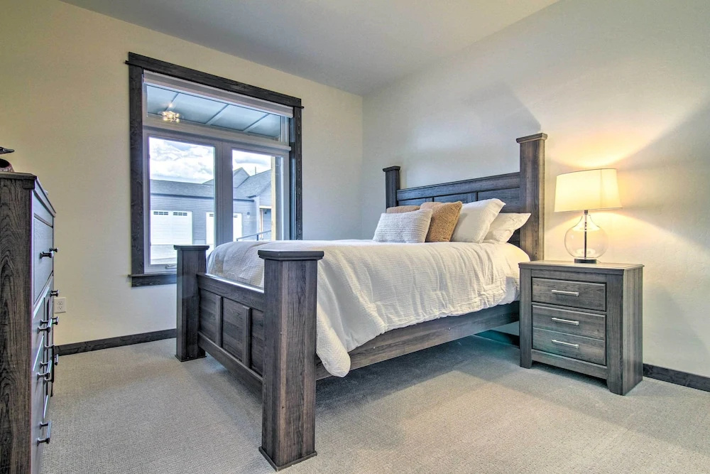 Modern Bozeman Family Townhome w/ Hot Tub!