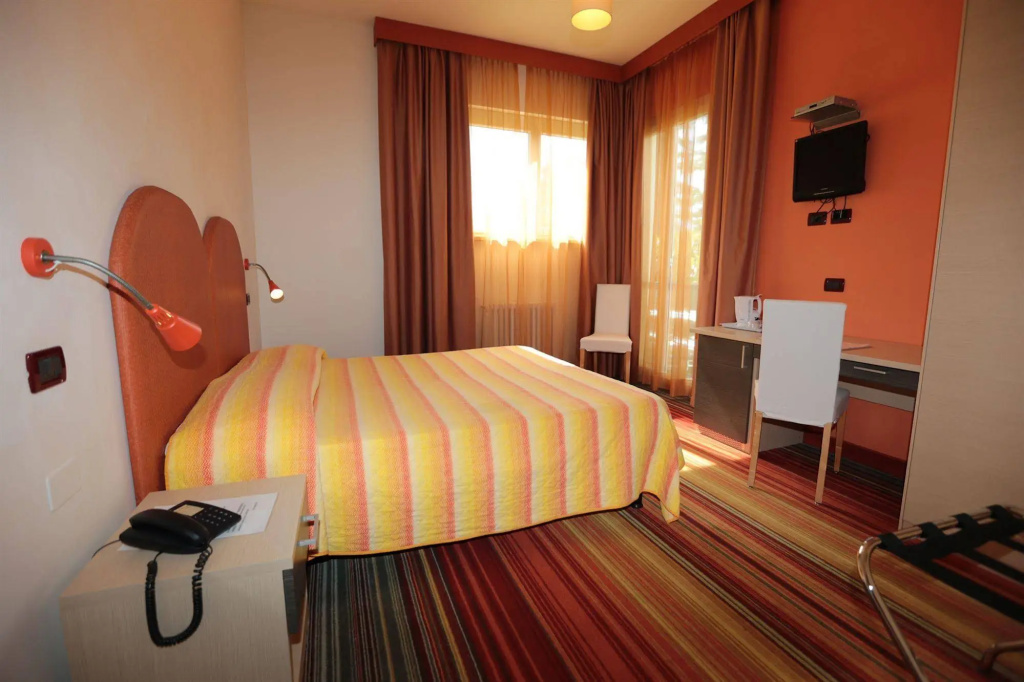 Hi Hotels Sirmione - Lakeview Pool