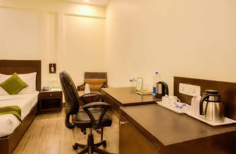OYO 9553 Hotel Kings Plaza