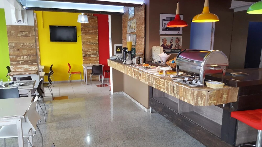 Compacto Hotel