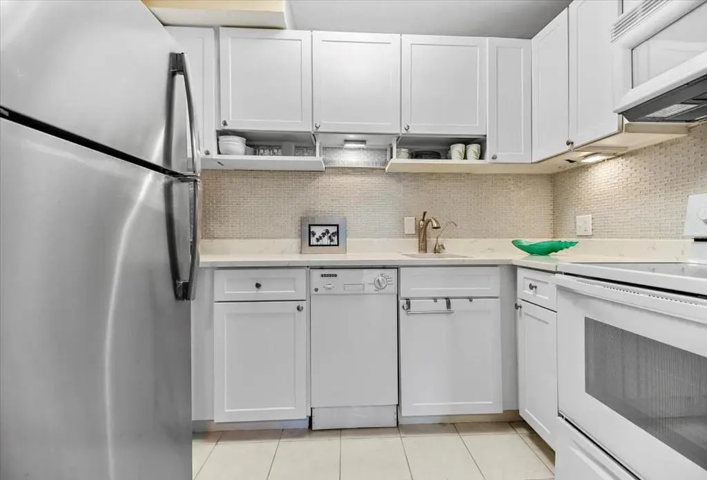 Village House 102, Sleeps 6, 2 Bedrooms, Pool