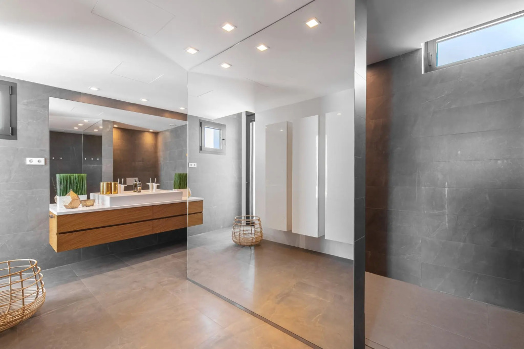 21220 Breath Taking Front Line Beach Villa