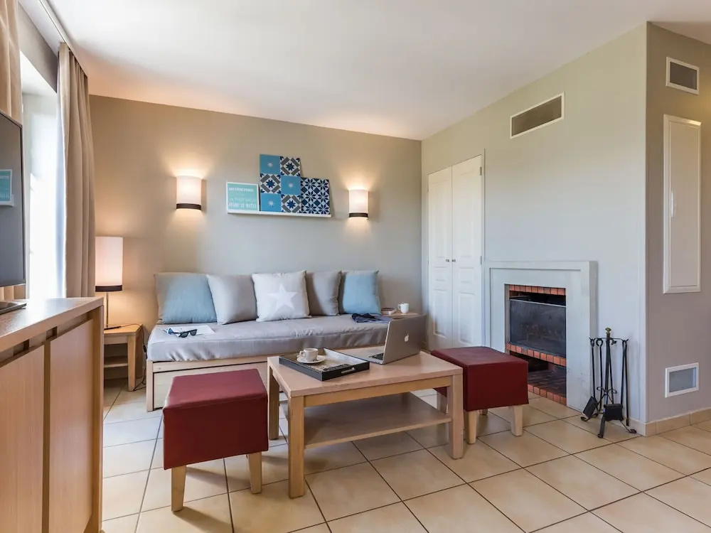Nice Home With Bath Tub, Located Near Historic Omaha Beach