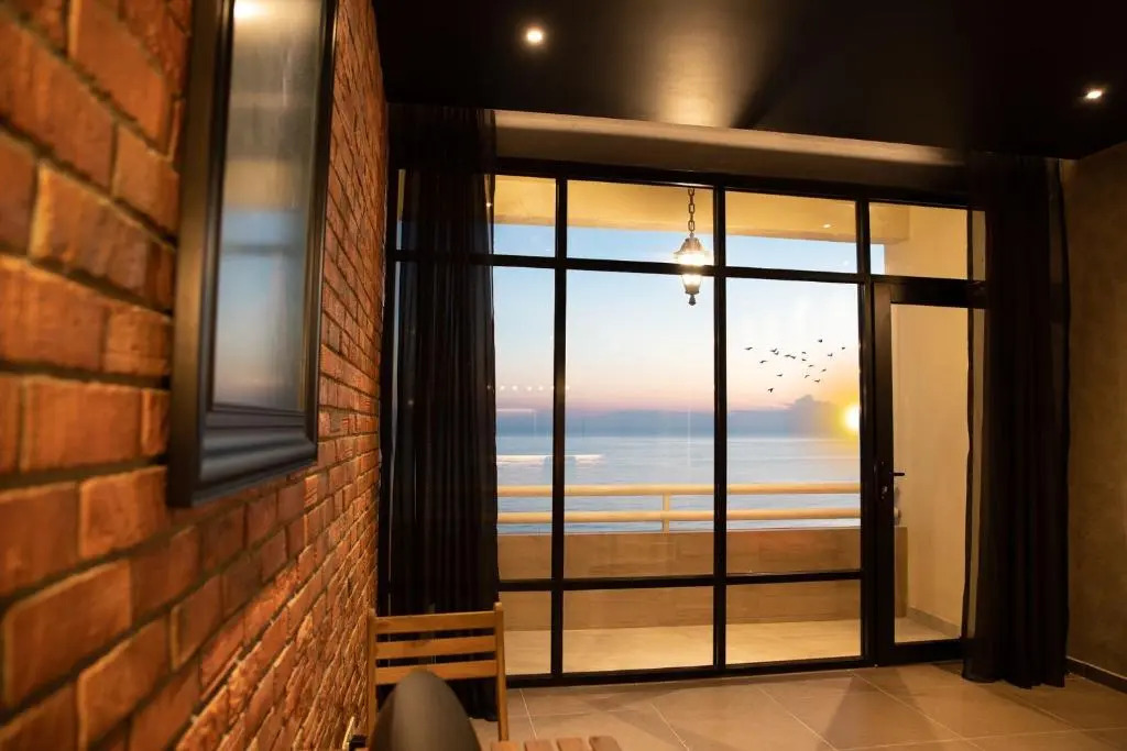 Lovely 1-bedroom condo with pool