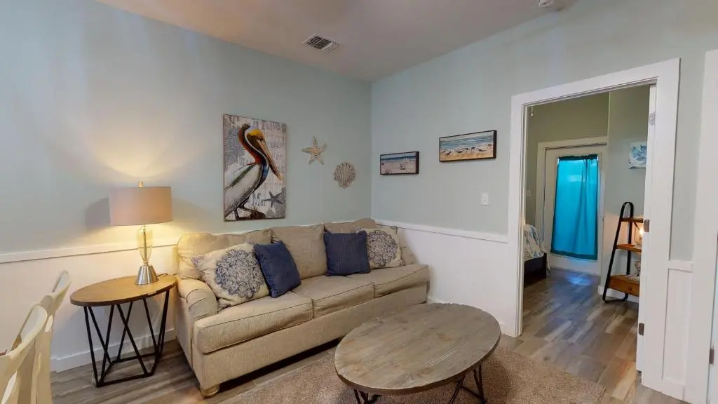 BC106 Stay and play at Twisted Pelican, this cozy home steps from all of the activities in Port A