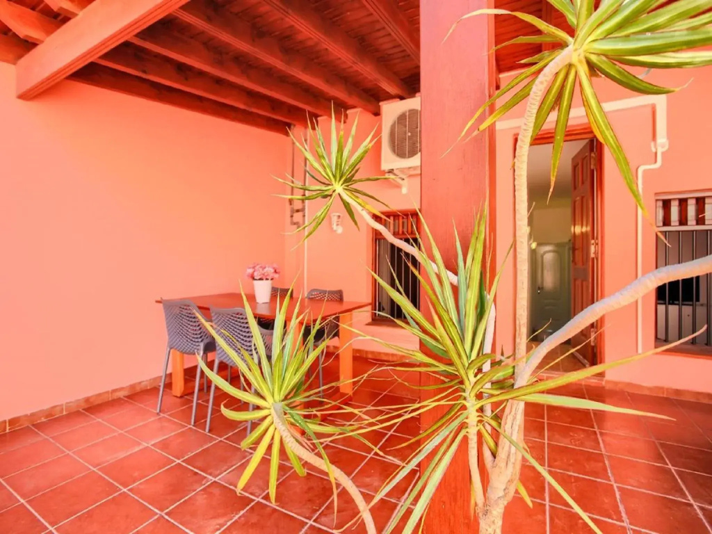 Traditional holiday home in Arico with garden